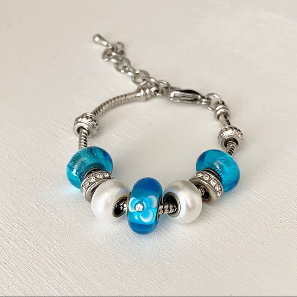 Floral Crystal Glass Bead Bracelet | Bella Perlina 🦋 - Picture 3 of 5